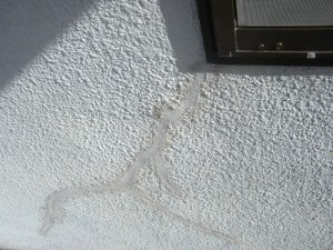 ひび割れ補修から始まる外壁塗装　岸和田市