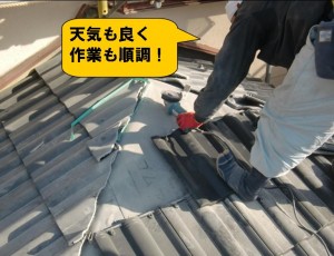 屋根　葺き替え作業
