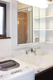 収納棚たっぷりの洗面台 岸和田市・約51.5万円(工期 約4日間 収納棚たっぷりの洗面台 岸和田市・約51.5万円(工期 約4日間