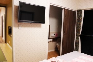 寝室からトイレへ