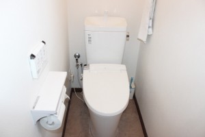 奥行きを変えたトイレ入替・施工事例