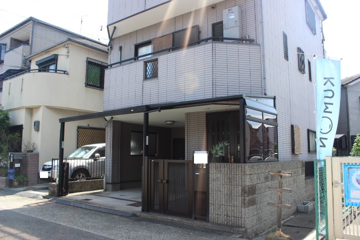 雨に濡れないテラス屋根の設置 忠岡町・約31万円（工期 約2日間