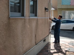 外壁・屋根塗装の現地調査の様子