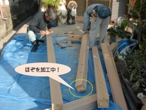ほぞ加工中