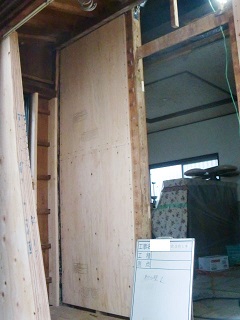 岸和田市西之内町の洋室に設置した耐力壁
