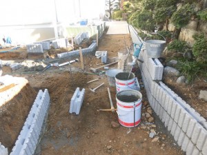 岸和田市作才町でスロープ設置に伴うブロック積み