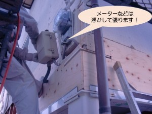 メーターなどは浮かして合板を張ります！