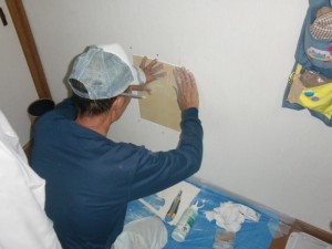 石膏ボードの壁の穴空き修理
