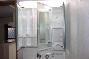 鏡裏収納の洗面台