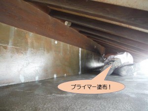 立ち上がりの壁にプライマー塗布