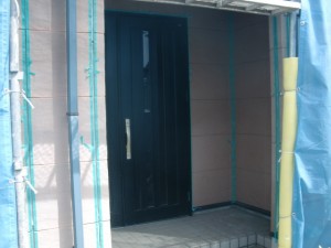 外壁塗装で外壁目地シーリングの修理　1日目 　岸和田市加守町