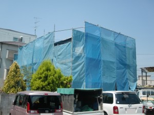 外壁塗装で最終工程、上塗り塗装です！　岸和田市加守町