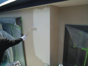 外壁塗装で中塗り塗装の工程です！　岸和田市加守町