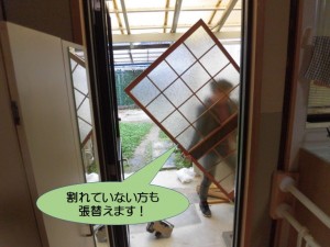 割れていない方の建具も張替えます