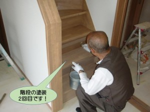 階段の塗装二回目