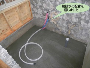 ユニットバスの配管を通しました！