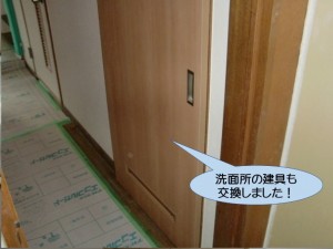 洗面所の建具も交換しました