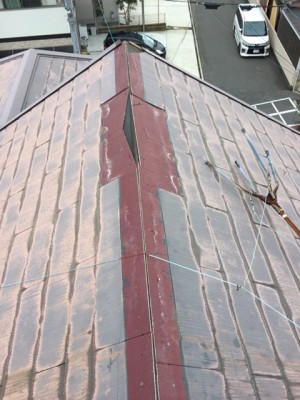 棟板金と貫板が飛散