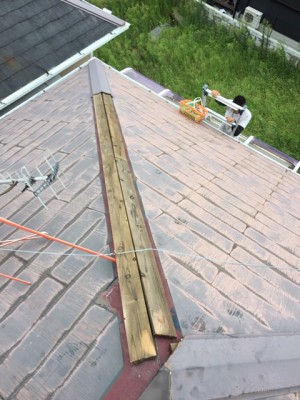 降り棟の棟板金が飛散