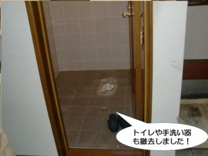 トイレや手洗い器も撤去