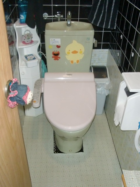トイレ現況　制振装置の取付や一部増築で収納も増えた全面リフォーム　岸和田市
