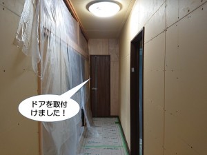 ドアを取付け