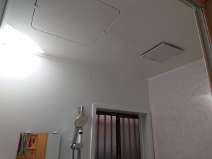 天井に換気扇設置