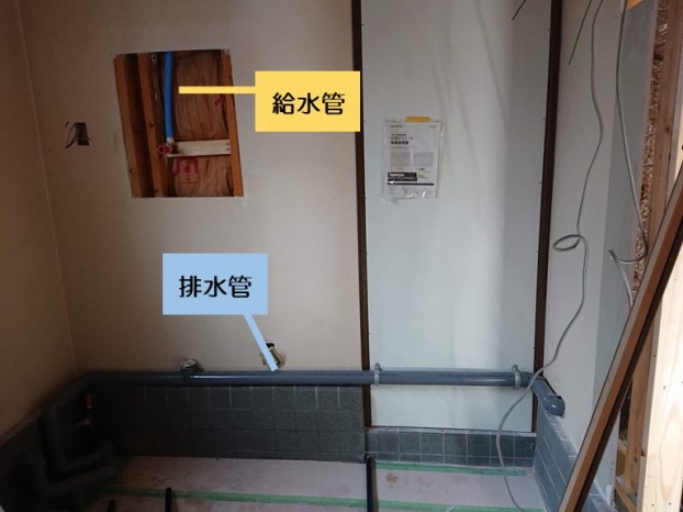 和泉市の洗濯機の給水管と排水管