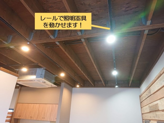 和泉市の美容室の天井に照明器具を設置