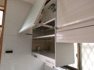 忠岡町で設置したタカラのキッチンの乾燥機付き昇降棚