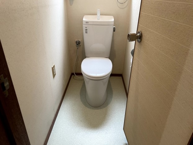貝塚市の2階のトイレを入替・リクシルのアメージュZ