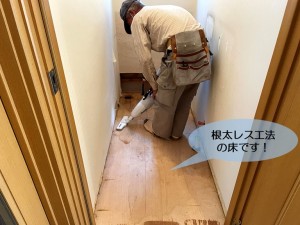 岸和田市のトイレの根太レス工法の床