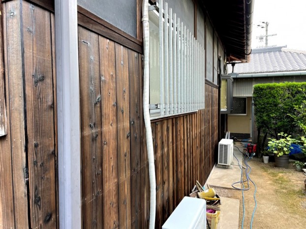 岸和田市の外壁の杉板張り替え替え後