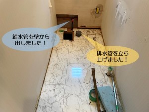 岸和田市のトイレの給水管と排水管