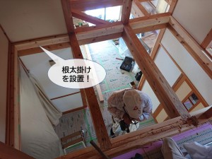 阪南市の吹き抜けに根太掛けを設置！