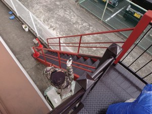 岸和田市の鉄骨階段の塗装
