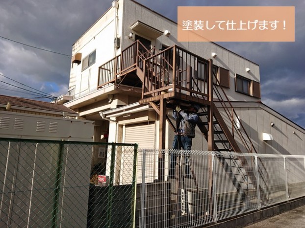 岸和田市の外部階段を塗装して仕上げます