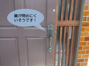和泉市の玄関ドアの鍵が施錠しにくいそうです