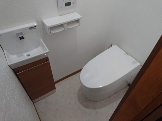 岸和田市のトイレの内装完了