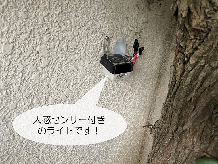 岸和田市で人感センサー付きのライトを取付け