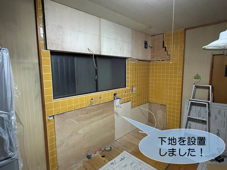 岸和田市のキッチンに合板下地を張りました