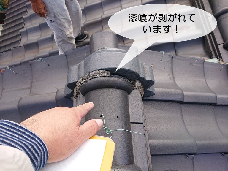 岸和田市の鬼瓦の取り合いの漆喰が剥がれています