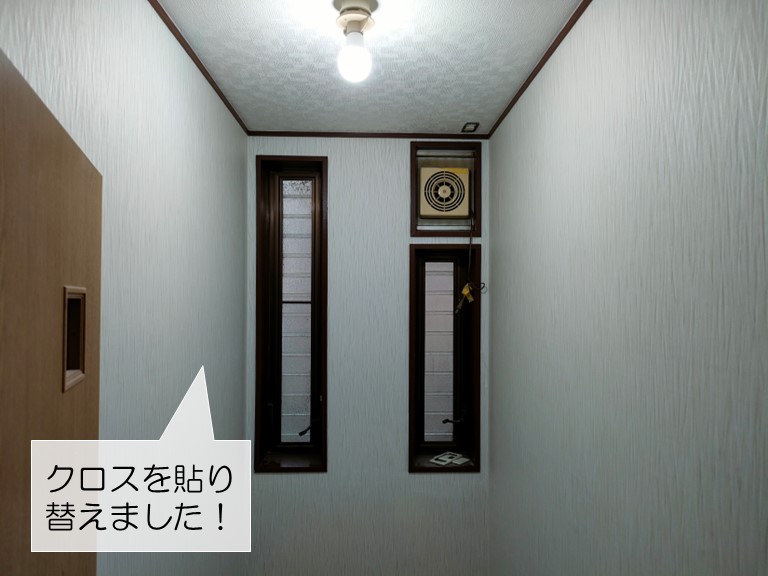 岸和田市のトイレのクロスを貼り替えました