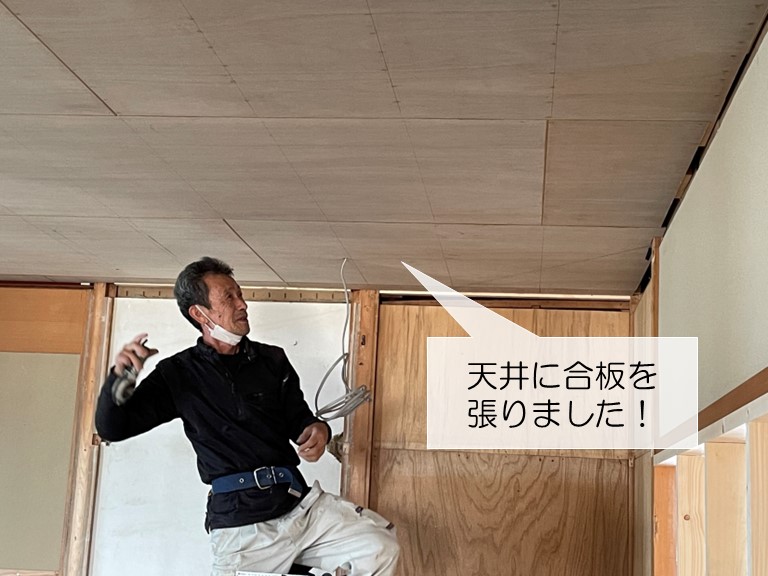和泉市の天井に合板を張りました