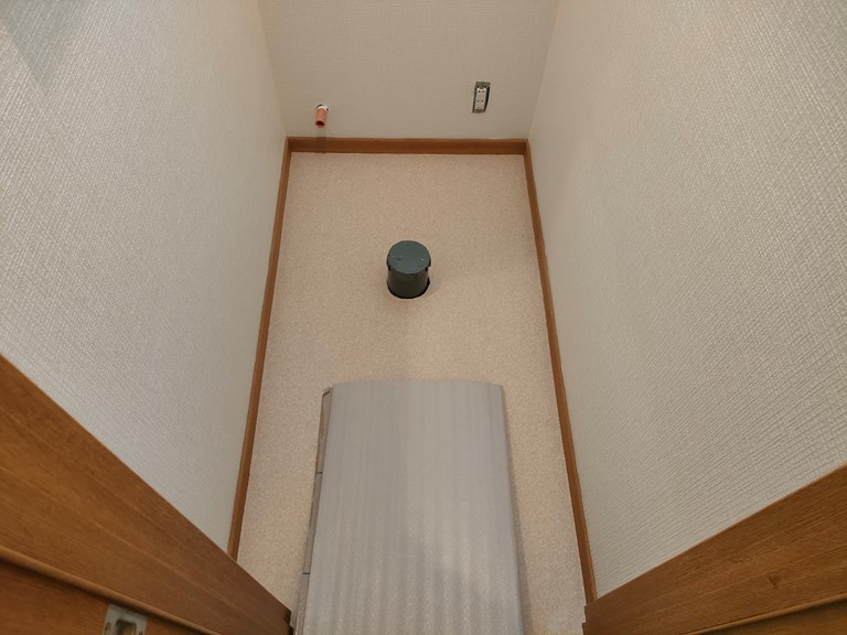 貝塚市のトイレの床にクッションフロアを貼りました