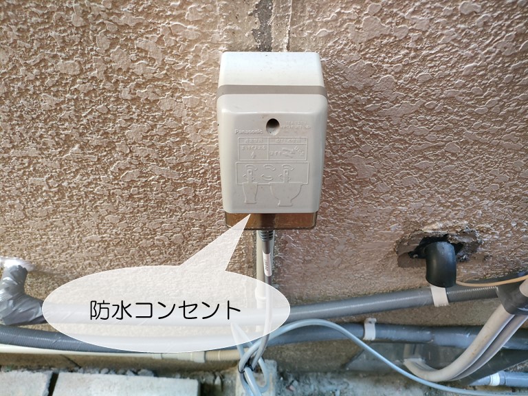 和泉市の外壁に防水コンセント設置
