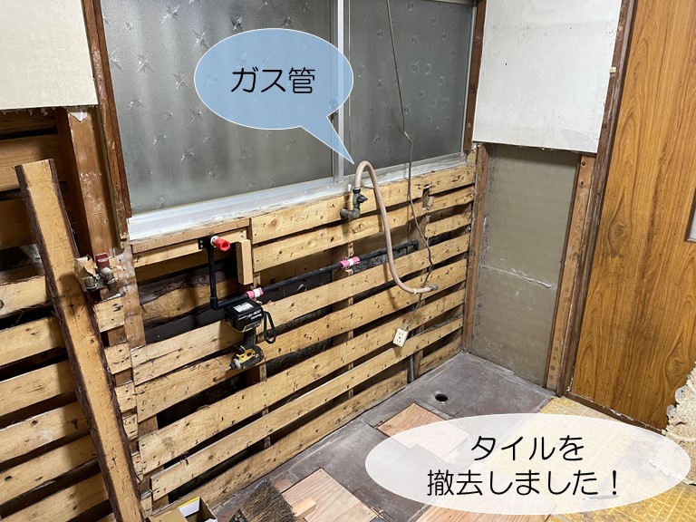 和泉市のキッチンのタイルを撤去