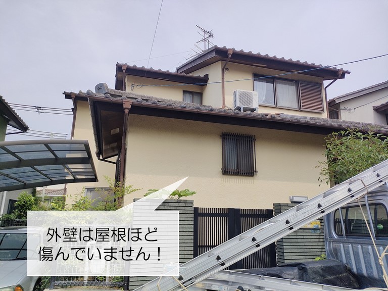 岸和田市の外壁は屋根ほど傷んでいません