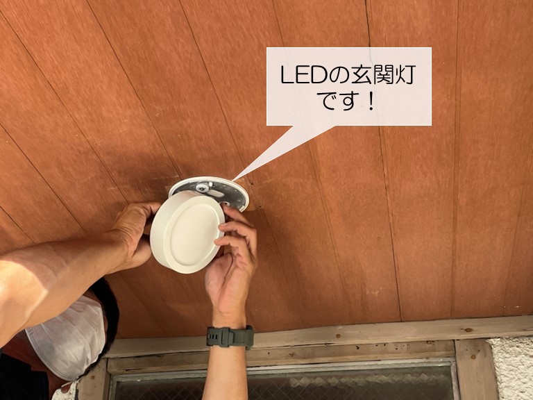 泉南市でLEDの玄関灯を取付け