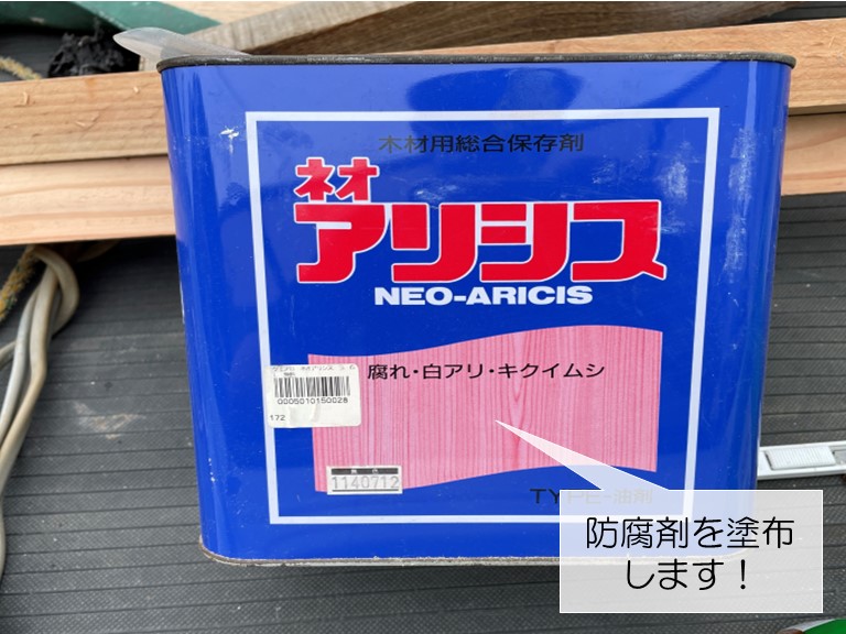 岸和田市の土台に防腐剤を塗布